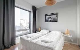 Newly Built 1Br Apartment With Balcony Next To Railway Station & Downtown
